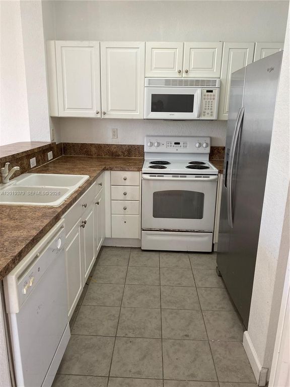 3355 NE 13 Cir Dr. 201-28, Homestead, FL 33033