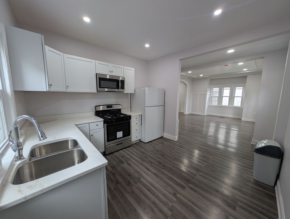 Image 5 of property listing at 231 S Chicago Avenue, Kankakee, IL 60901