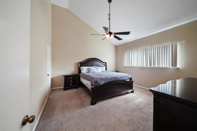 102 April Point Drive S, Conroe, TX 77356