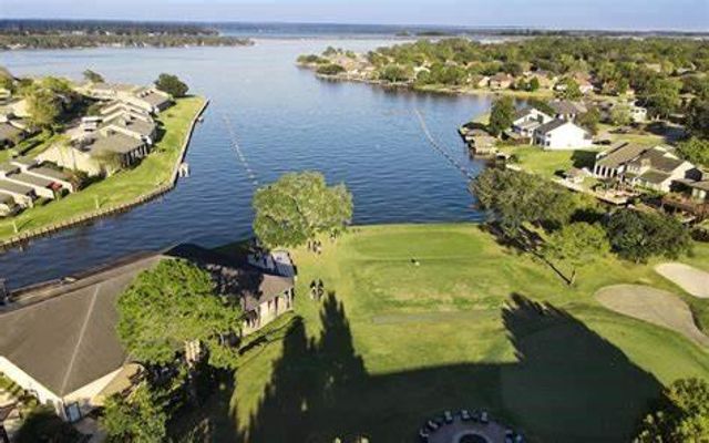 102 April Point Drive S, Conroe, TX 77356