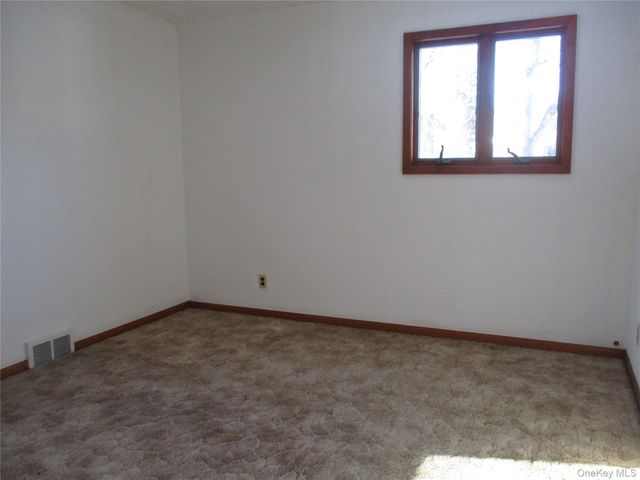 35 Midland Avenue, Central Valley, NY 10917