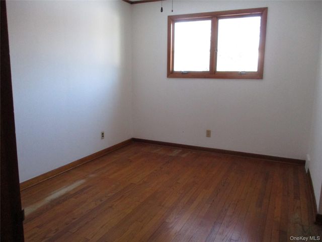 35 Midland Avenue, Central Valley, NY 10917