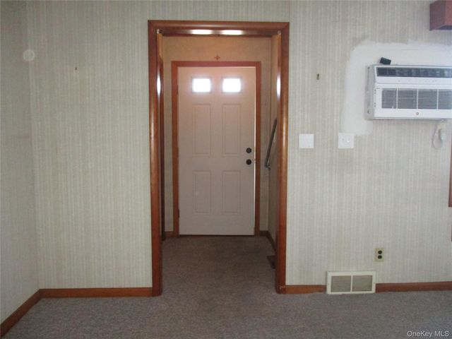 35 Midland Avenue, Central Valley, NY 10917