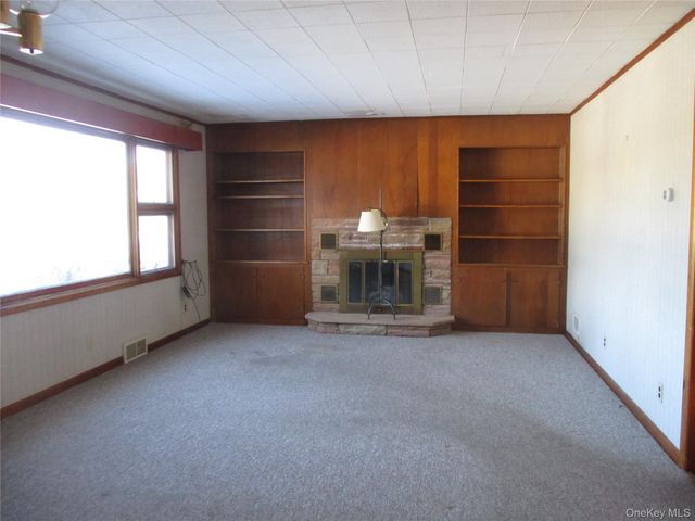 35 Midland Avenue, Central Valley, NY 10917