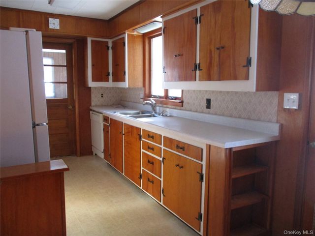 35 Midland Avenue, Central Valley, NY 10917