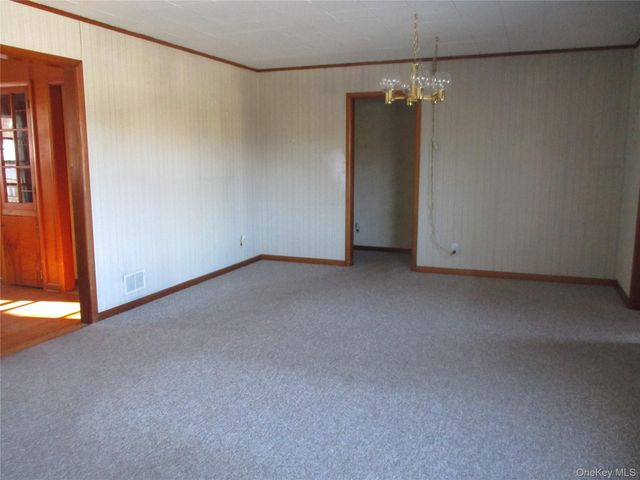 35 Midland Avenue, Central Valley, NY 10917