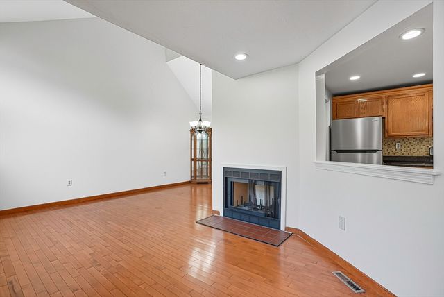 237 South St 45, Shrewsbury, MA 01545