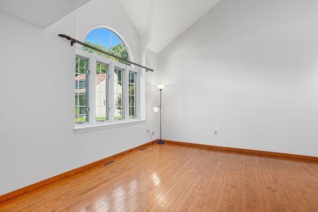 237 South St 45, Shrewsbury, MA 01545