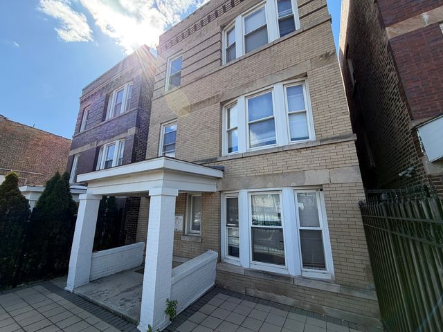 2323 W Fullerton Avenue, Chicago, IL 60647