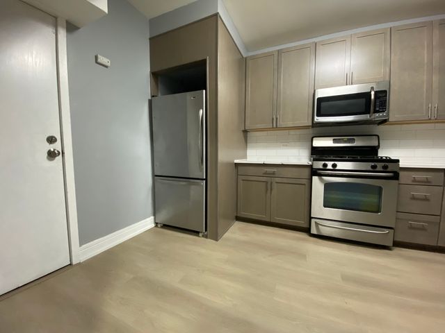 2323 W Fullerton Avenue, Chicago, IL 60647