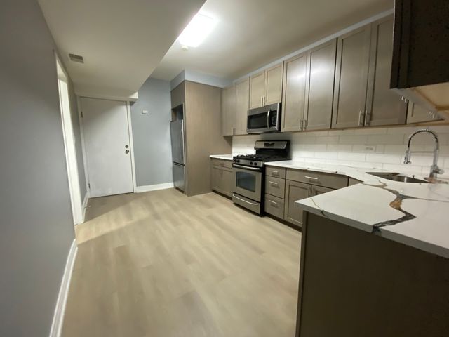 2323 W Fullerton Avenue, Chicago, IL 60647
