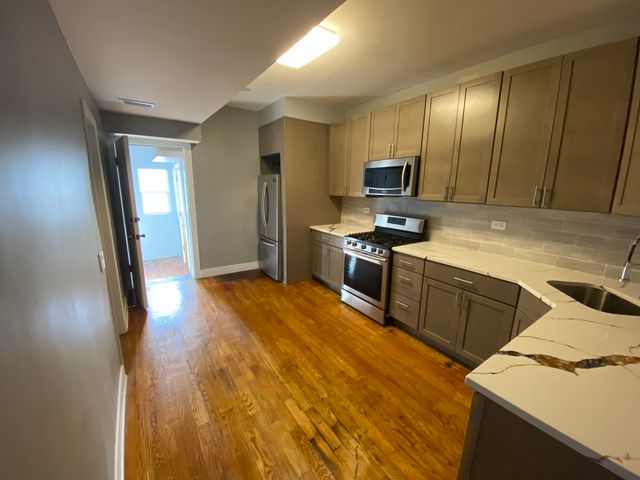 2323 W Fullerton Avenue, Chicago, IL 60647