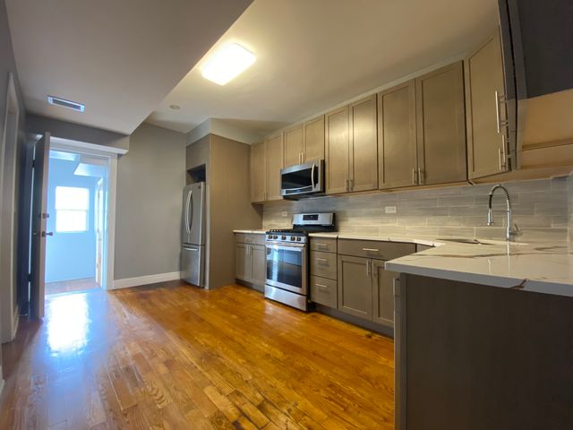 2323 W Fullerton Avenue, Chicago, IL 60647