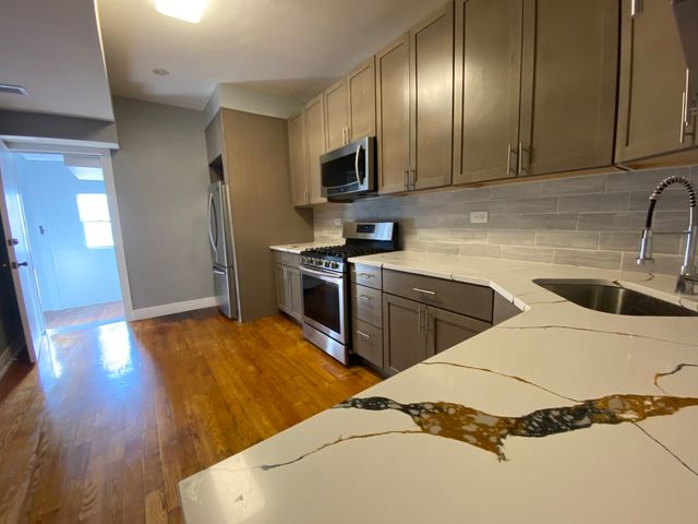2323 W Fullerton Avenue, Chicago, IL 60647