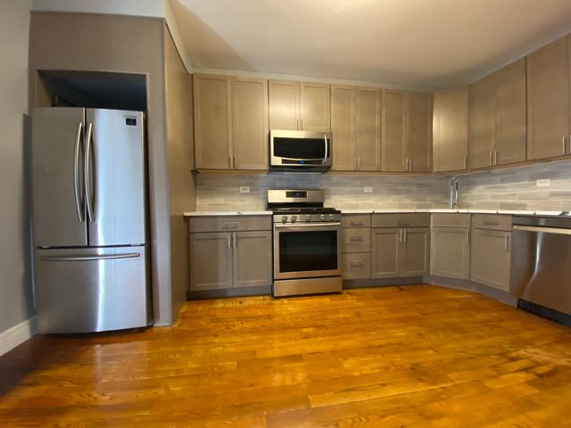 2323 W Fullerton Avenue, Chicago, IL 60647