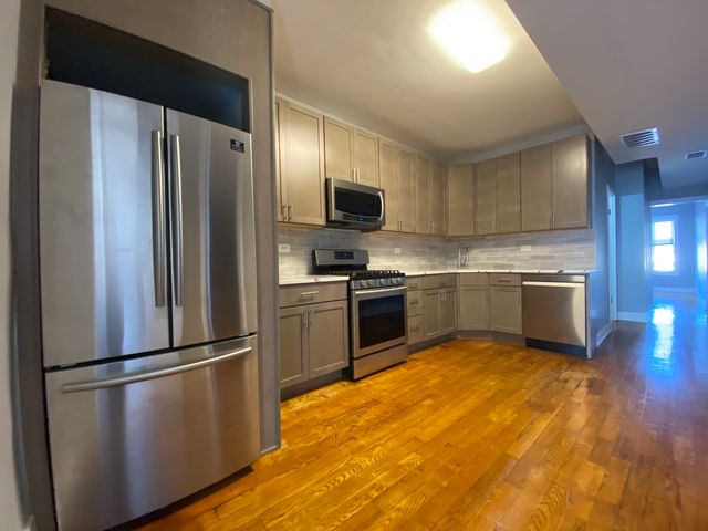 2323 W Fullerton Avenue, Chicago, IL 60647
