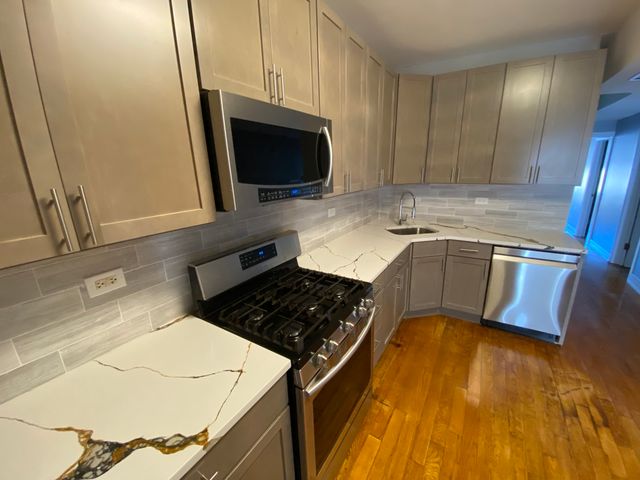 2323 W Fullerton Avenue, Chicago, IL 60647