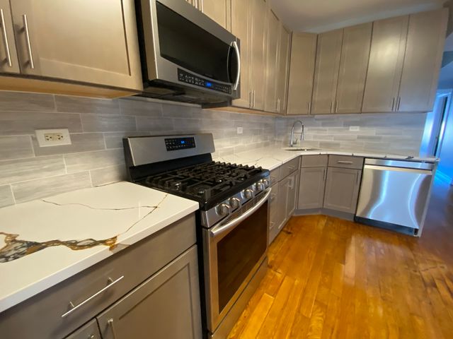 2323 W Fullerton Avenue, Chicago, IL 60647