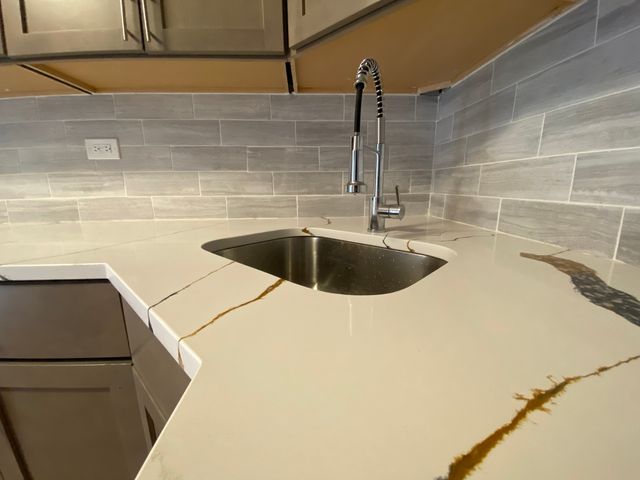 2323 W Fullerton Avenue, Chicago, IL 60647