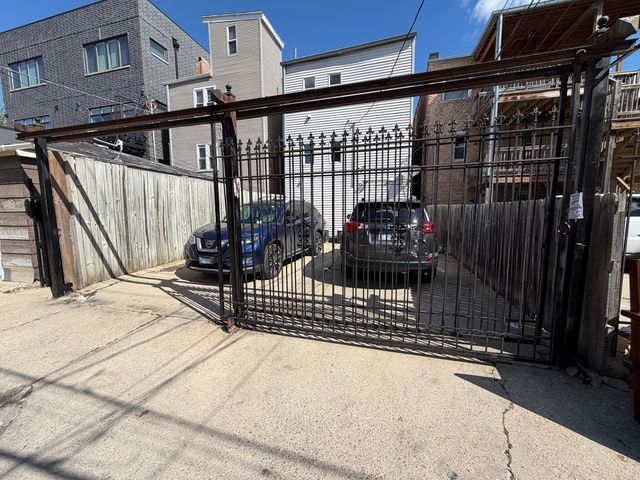 2323 W Fullerton Avenue, Chicago, IL 60647