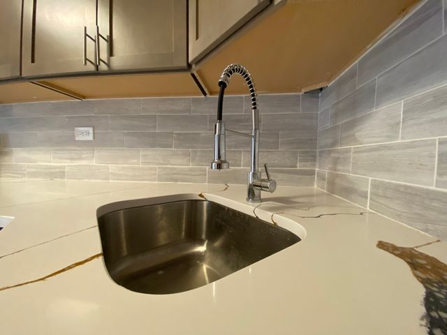 2323 W Fullerton Avenue, Chicago, IL 60647