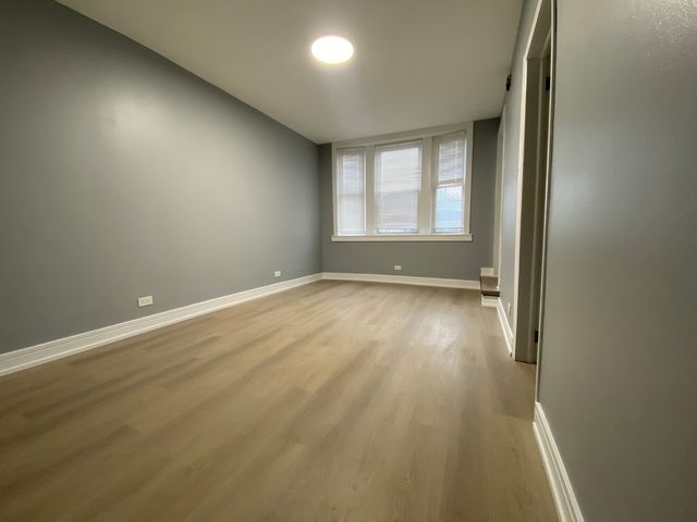 2323 W Fullerton Avenue, Chicago, IL 60647
