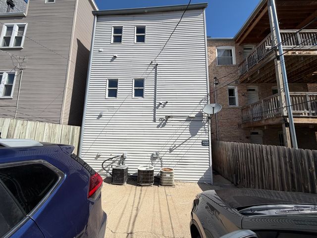 2323 W Fullerton Avenue, Chicago, IL 60647