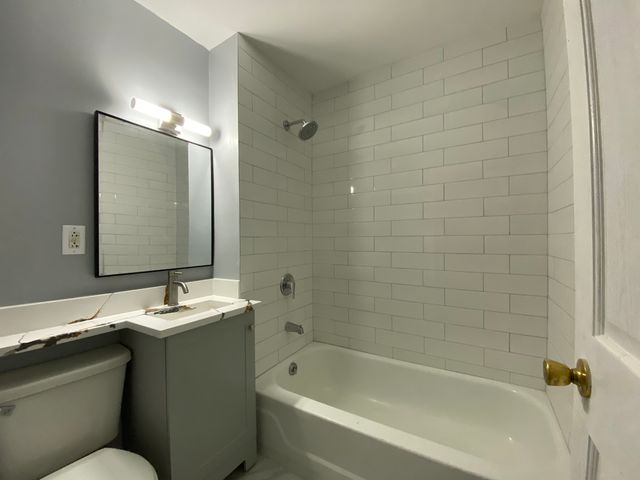 2323 W Fullerton Avenue, Chicago, IL 60647