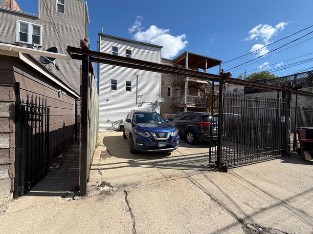 2323 W Fullerton Avenue, Chicago, IL 60647