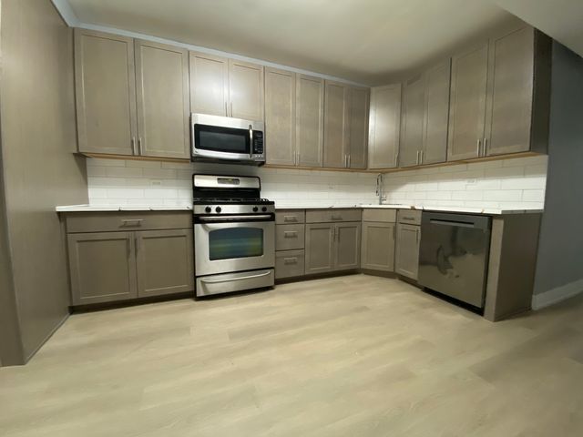 2323 W Fullerton Avenue, Chicago, IL 60647