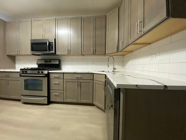 2323 W Fullerton Avenue, Chicago, IL 60647