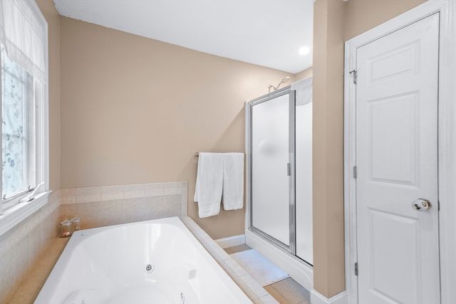 53 Arnold Way, Uxbridge, MA 01569