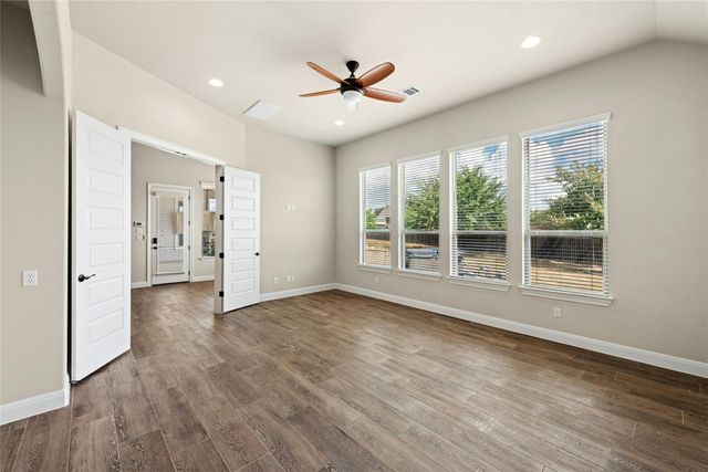 112 Haven CV, Hutto, TX 78634