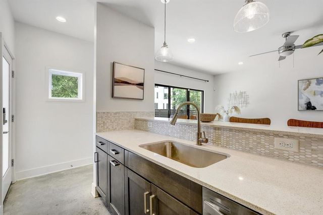 2101 Montopolis DR 10, Austin, TX 78741