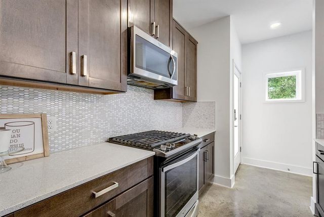 2101 Montopolis DR 10, Austin, TX 78741