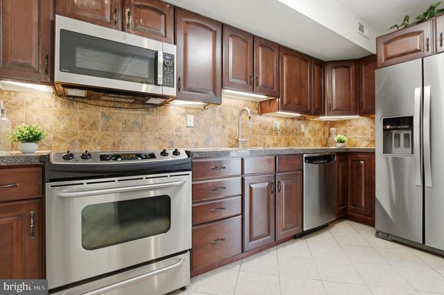 1023 BURNLEY CT, Bensalem, PA 19020