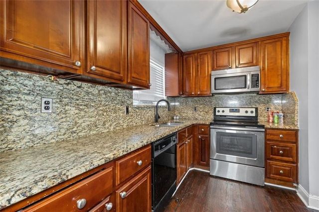 5667 Kingsport Drive, Atlanta, GA 30342