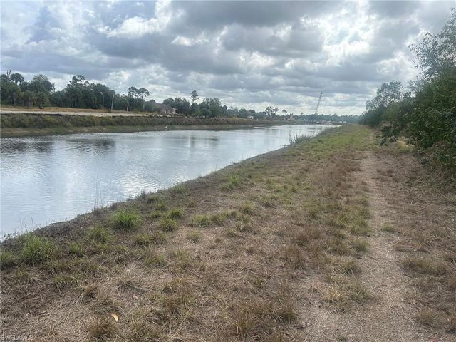 2620 Queen DR, Lehigh Acres, FL 33971