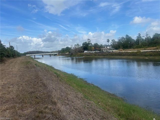 2620 Queen DR, Lehigh Acres, FL 33971