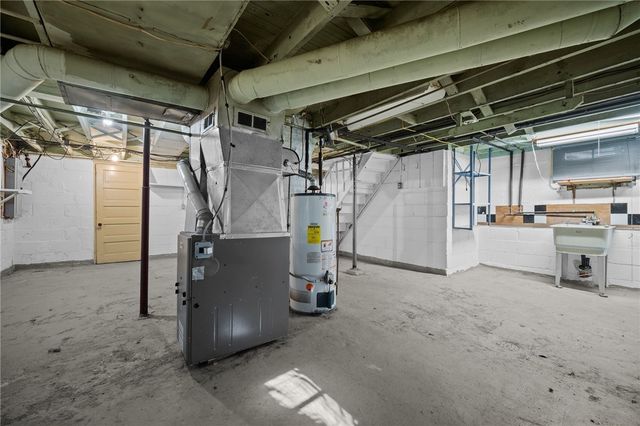 401 McClure Avenue, Sharon, PA 16146