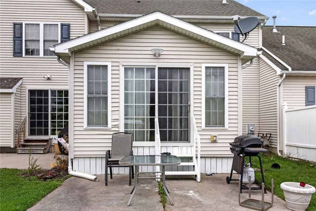 8 Foxe Commons, Chili, NY 14624
