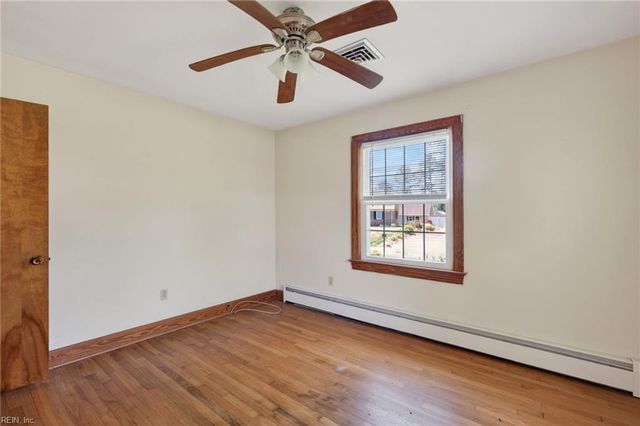 1875 Ames CIR W, Chesapeake, VA 23321