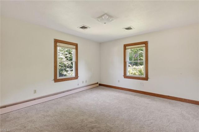 1875 Ames CIR W, Chesapeake, VA 23321