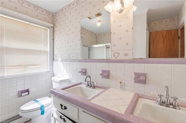 1875 Ames CIR W, Chesapeake, VA 23321