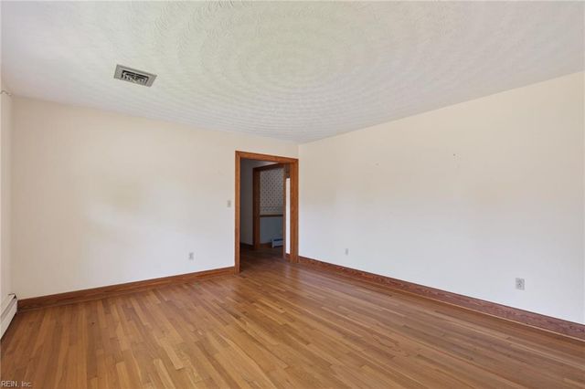1875 Ames CIR W, Chesapeake, VA 23321