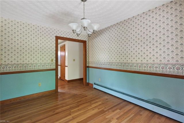 1875 Ames CIR W, Chesapeake, VA 23321