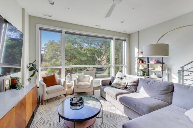 2910 W Palmer Street 2, Chicago, IL 60647