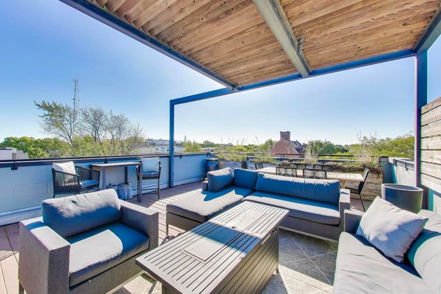 2910 W Palmer Street 2, Chicago, IL 60647