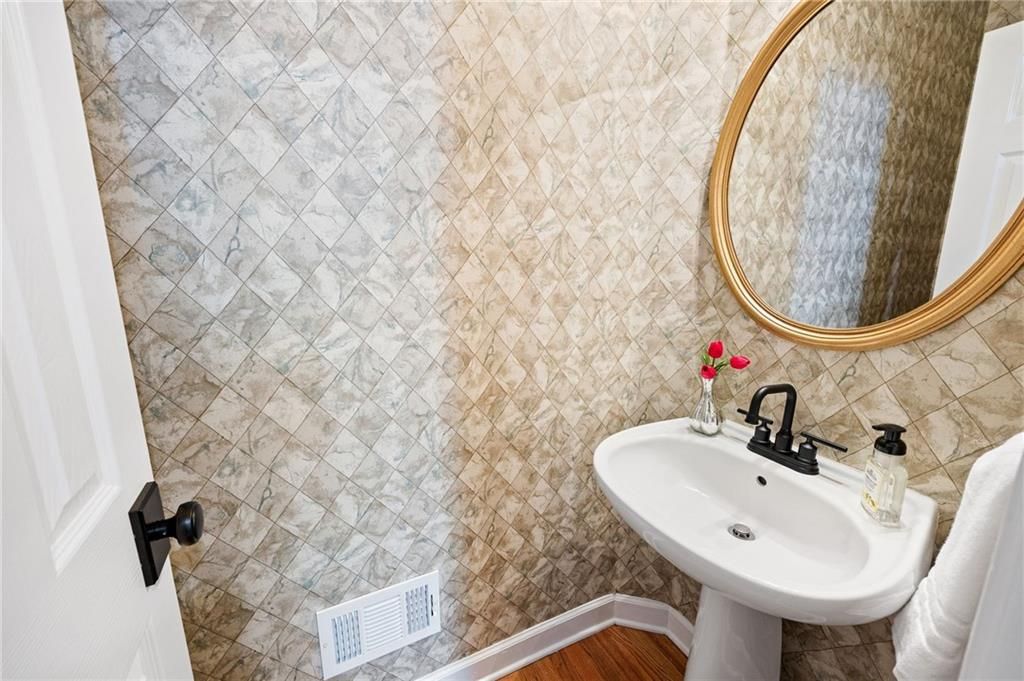 Image 10 of property listing at 4386 Paces Point Circle SE, Smyrna, GA 30080