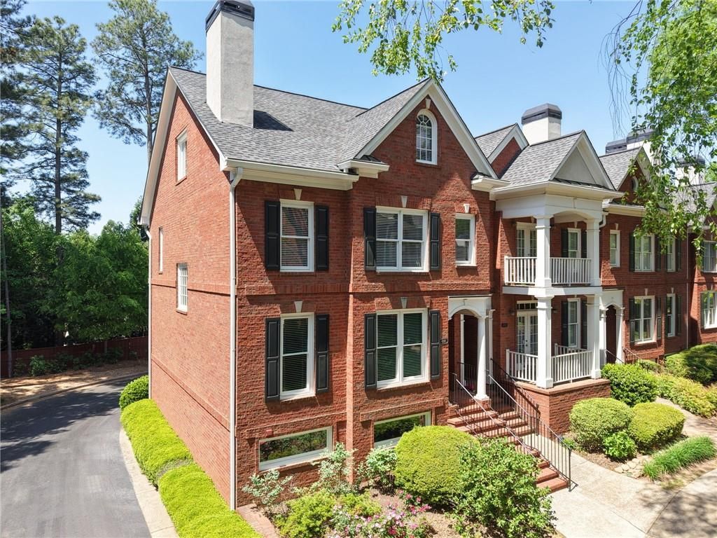 Image 2 of property listing at 4386 Paces Point Circle SE, Smyrna, GA 30080